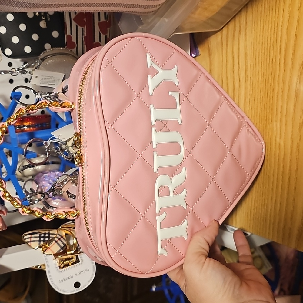 NWOT CUTE TRULY VEGAN LEATHER BAG - Picture 5 of 5